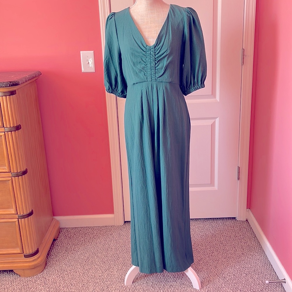 Brand new wide leg jumper in size 8!
